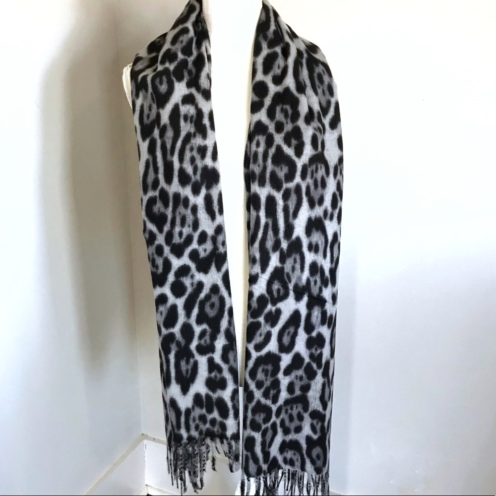 Only 1 Left! Cashmere Blend Leopard Scarf Wrap - Picture 2 of 8